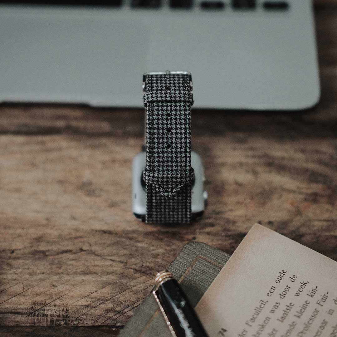 Apple Watch BLACK & WHITE houndstooth